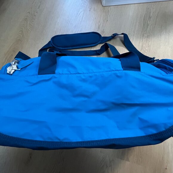 Nike Duffel Travel Bag - Picture 2 of 6